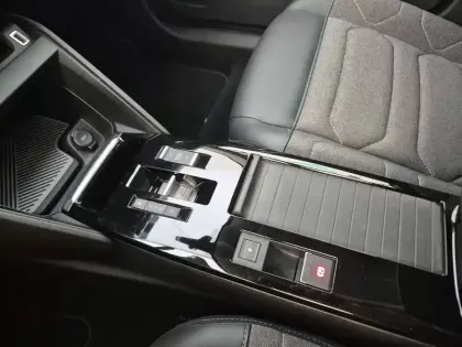 Photo 12 Citroën C4 e- 136 ch Automatique