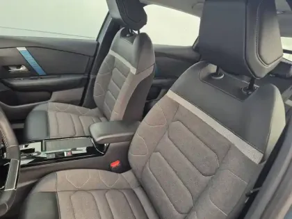 Photo 8 Citroën C4 e- 136 ch Automatique