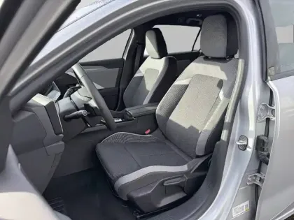 Photo 10 Opel Astra  Sports Tourer 1.2 Turbo Hybride 145 ch e-DCT6