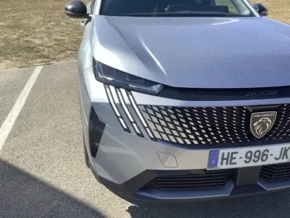 Photo 15 Peugeot 3008  Hybrid 145 e-DCS6