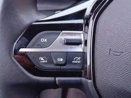 Photo 18 Peugeot 308  PHEV 180 e-EAT8 Allure Pack