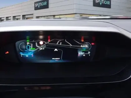 Photo 20 Peugeot 308  PHEV 180 e-EAT8 Allure Pack