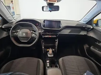 Photo 12 Peugeot 208  e- 136ch Style