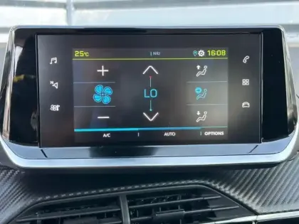 Photo 19 Peugeot 2008  e- 136ch Active Pack