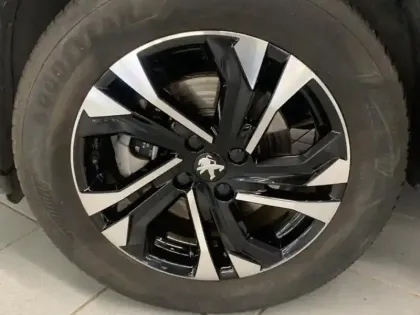 Photo 13 Peugeot 2008  e- 136ch GT
