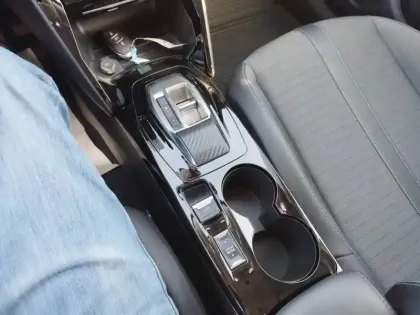 Photo 16 Peugeot 2008  Electrique 136 ch