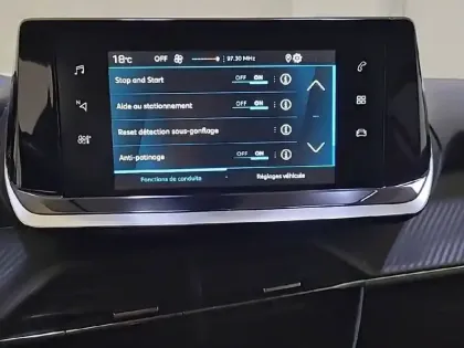 Photo 40 Peugeot 208  PureTech 100 S&S BVM6