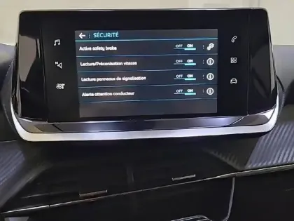 Photo 41 Peugeot 208  PureTech 100 S&S BVM6