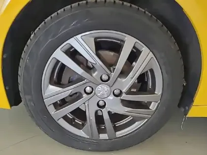 Photo 32 Peugeot 208  PureTech 100 S&S BVM6