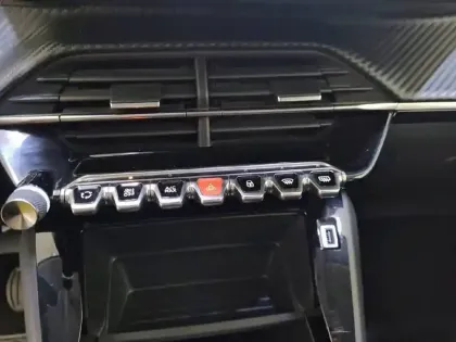 Photo 44 Peugeot 208  PureTech 100 S&S BVM6