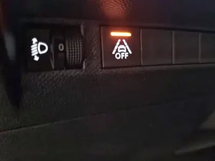 Photo 48 Peugeot 208  PureTech 100 S&S BVM6