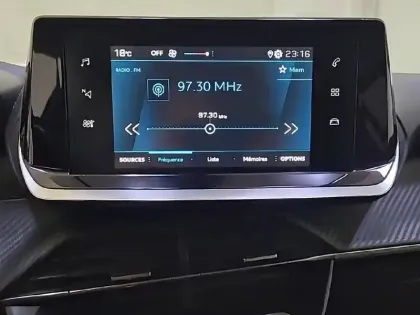 Photo 38 Peugeot 208  PureTech 100 S&S BVM6