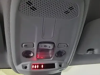 Photo 24 Peugeot 208  BlueHDi 100 S&S BVM6