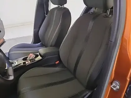 Photo 30 Peugeot 2008  Electrique 136 ch