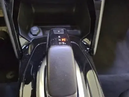 Photo 13 Peugeot 2008  Electrique 136 ch