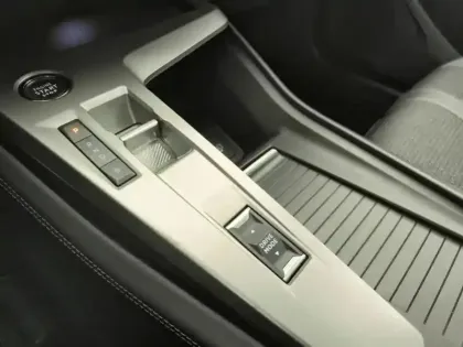 Photo 23 Peugeot 308  PHEV 180 e-EAT8 Allure Pack