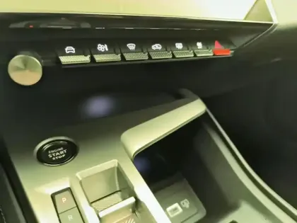 Photo 12 Peugeot 308  PHEV 180 e-EAT8 Allure Pack