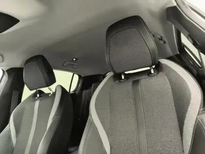 Photo 24 Peugeot 308  PHEV 180 e-EAT8 Allure Pack