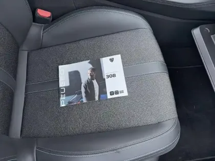 Photo 15 Peugeot 308  SW PHEV 180 e-EAT8 Allure Pack