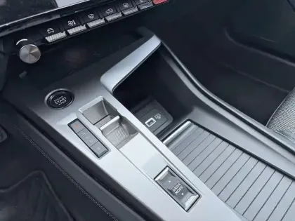 Photo 23 Peugeot 308  SW PHEV 180 e-EAT8 Allure Pack