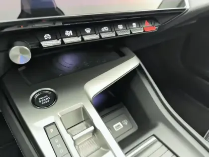 Photo 12 Peugeot 308  PHEV 180 e-EAT8 Allure Pack