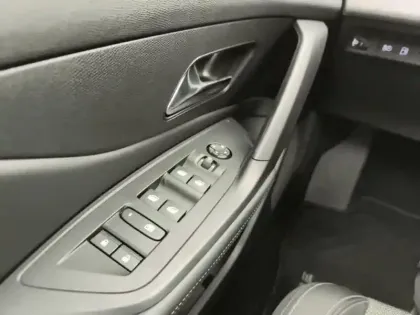 Photo 19 Peugeot 308  PHEV 180 e-EAT8 Allure Pack