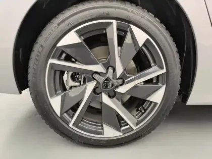 Photo 14 Peugeot 308  PHEV 180 e-EAT8 Allure Pack