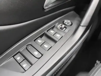 Photo 19 Peugeot 308  PHEV 180 e-EAT8 Allure Pack