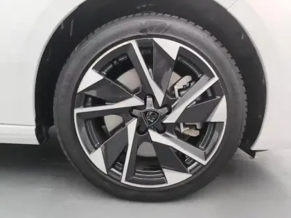 Photo 14 Peugeot 308  PHEV 180 e-EAT8 Allure Pack