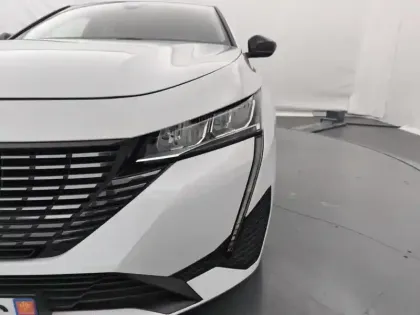 Photo 13 Peugeot 308  PHEV 180 e-EAT8 Allure Pack