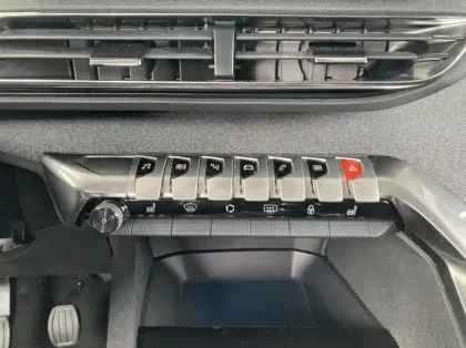 Photo 4 Peugeot 3008 1.5 BlueHDi 130ch S&amp;S Allure Pack