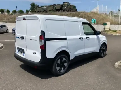 Photo 1 Ford Transit Courier Fourgonnette Electrique 100 kW 136ch Trend