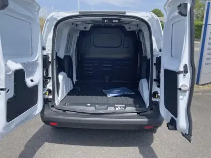 Photo 10 Ford Transit Courier Fourgonnette Electrique 100 kW 136ch Trend