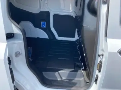 Photo 8 Ford Transit Courier Fourgonnette Electrique 100 kW 136ch Trend