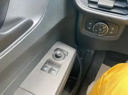 Photo 5 Ford Transit Courier Fourgonnette Electrique 100 kW 136ch Trend