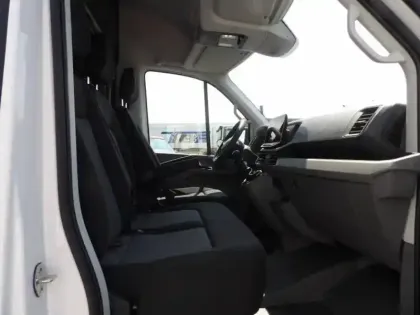 Photo 14 Volkswagen Crafter  Fg 30 L3H3 2.0 TDI 140ch Business Traction