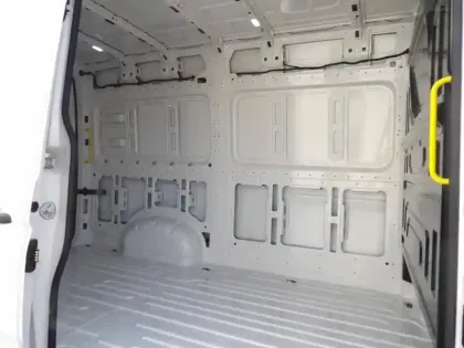 Photo 13 Volkswagen Crafter  Fg 30 L3H3 2.0 TDI 140ch Business Traction