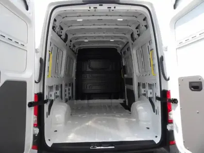 Photo 11 Volkswagen Crafter  Fg 30 L3H3 2.0 TDI 140ch Business Traction