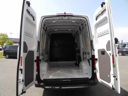 Photo 12 Volkswagen Crafter  Fg 30 L3H3 2.0 TDI 140ch Business Traction