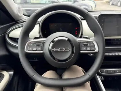 Photo 11 Fiat 600  1.2 Hybrid 100ch La Prima DCT6