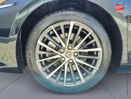 Photo 9 Lexus Es  300h Luxe MY25 Tpano Sieg chauf/ventil/cuir GPS Camera