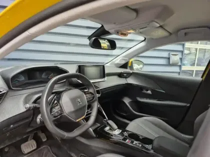 Photo 6 Peugeot 208  e- 136ch Allure