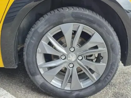 Photo 14 Peugeot 208  e- 136ch Allure