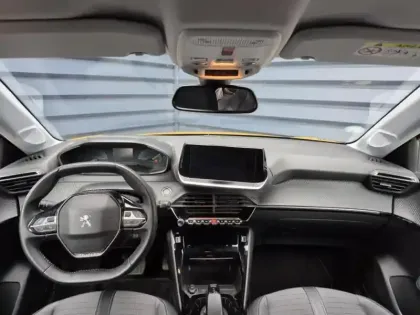 Photo 8 Peugeot 208  e- 136ch Allure