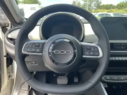 Photo 70 Fiat 600 e 54 kWh 156 ch