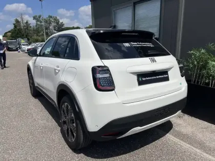 Photo 61 Fiat 600 e 54 kWh 156 ch