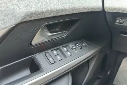 Photo 47 Peugeot 3008  Hybrid 136 e-DCS6