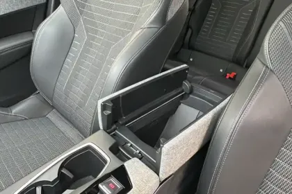 Photo 50 Peugeot 3008  Hybrid 136 e-DCS6