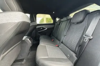 Photo 35 Peugeot 3008  Hybrid 136 e-DCS6