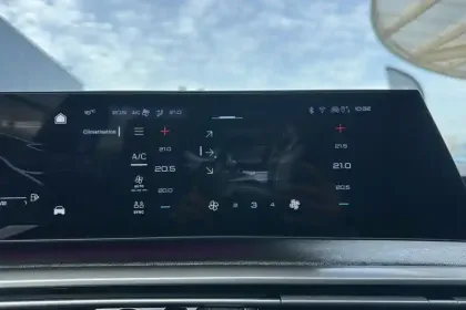 Photo 42 Peugeot 3008  Hybrid 136 e-DCS6